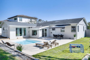 Lakeland Retreat with Private Pool and Yard Games!